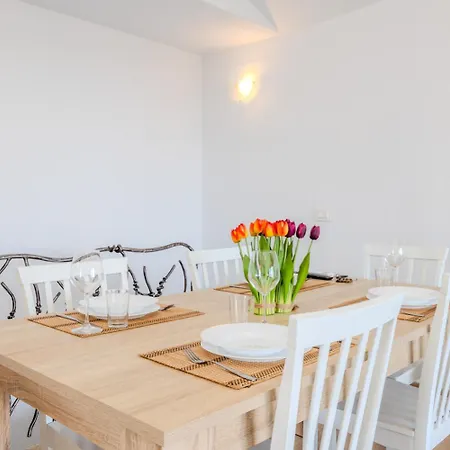 Sea View House 4 オルビア